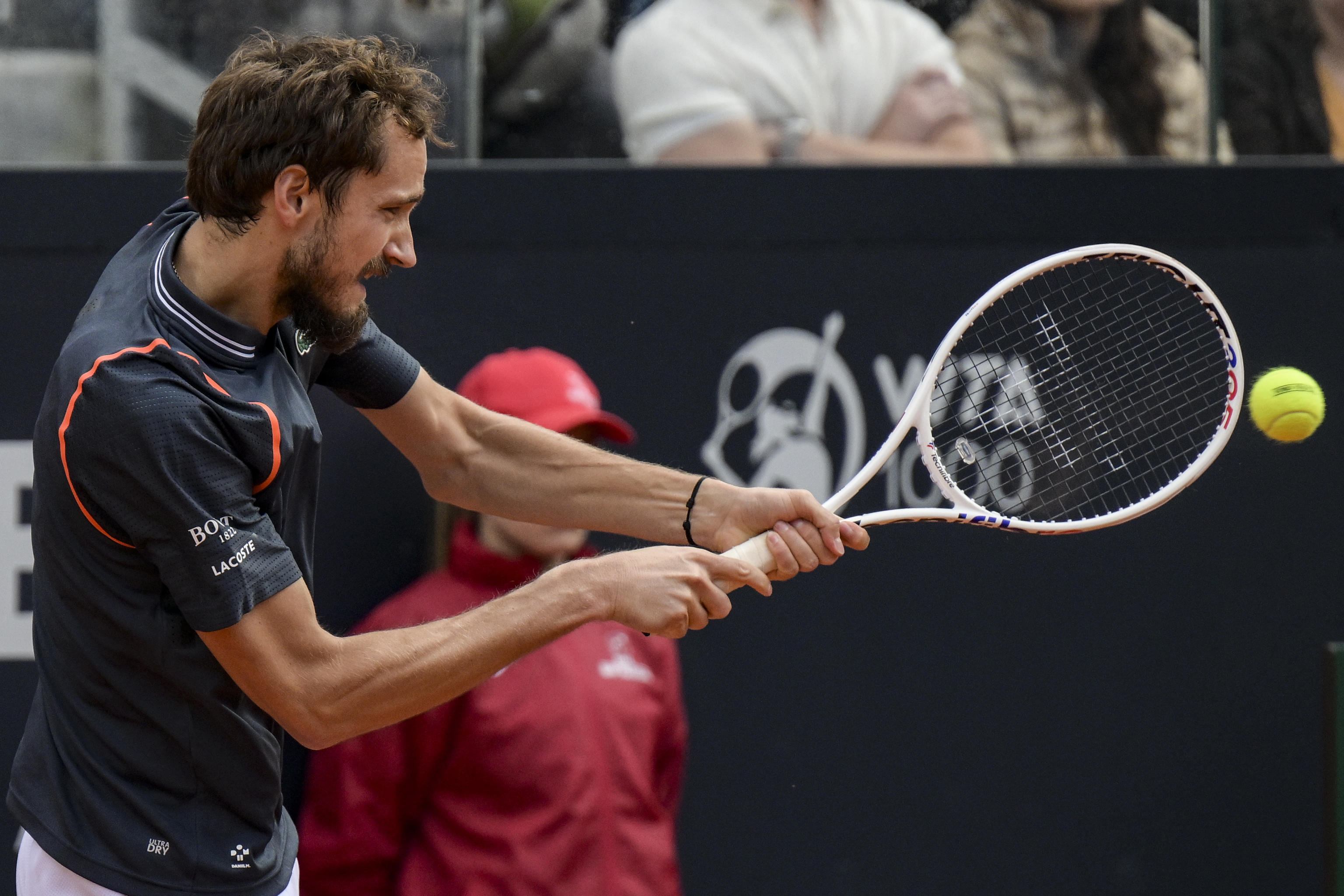 德国网球队轻取法国网球队，梅德韦杰夫绝境逆转