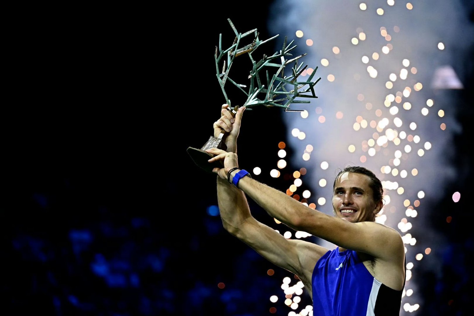 关于法国网球队险胜英国网球队，兹维列夫绝境逆转的信息