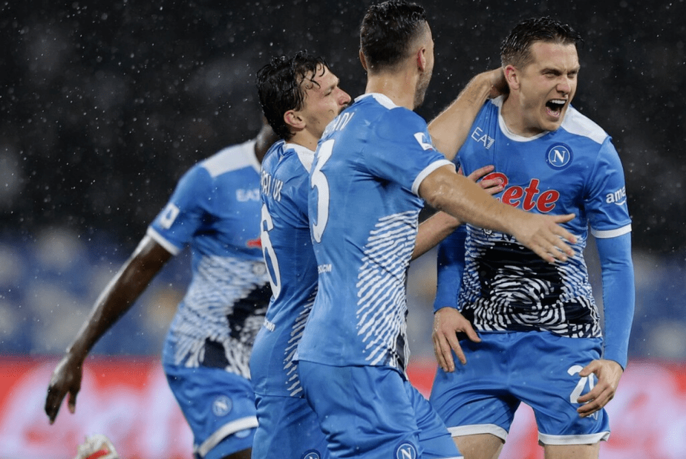 尤文翻盘那不勒斯，阿奎罗爆发神勇