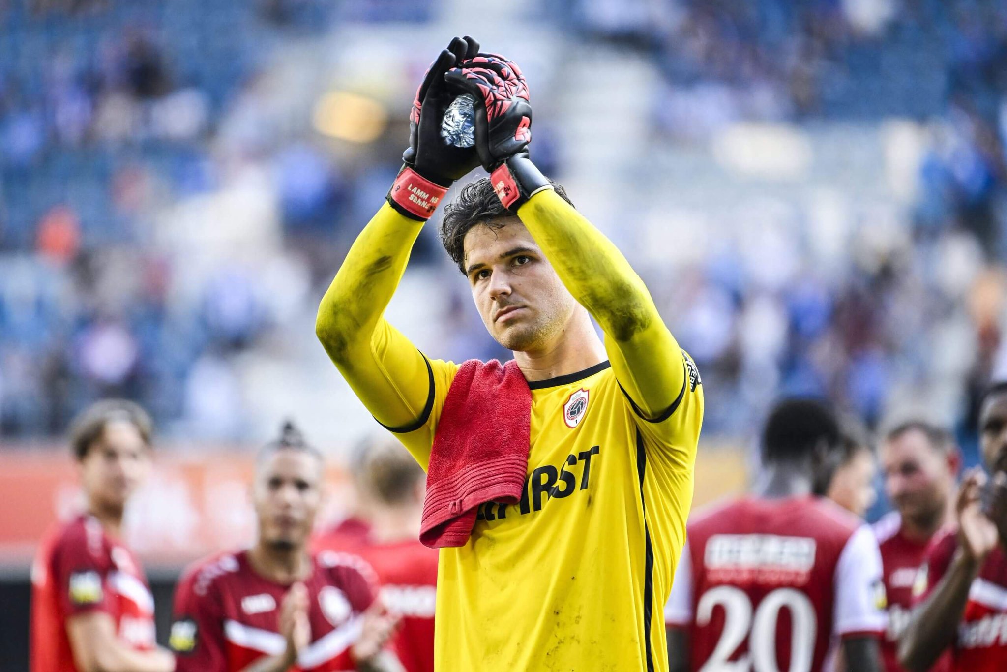 曼联强势比利时,萨拉赫三分雨点燃全场 曼联强势比利时,萨拉赫三分雨点燃全场