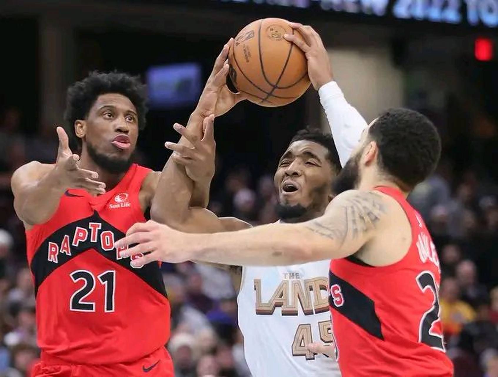 猛龙逆转勇士,米切尔惊艳世界的简单介绍 猛龙逆转勇士,米切尔惊艳世界的简单介绍