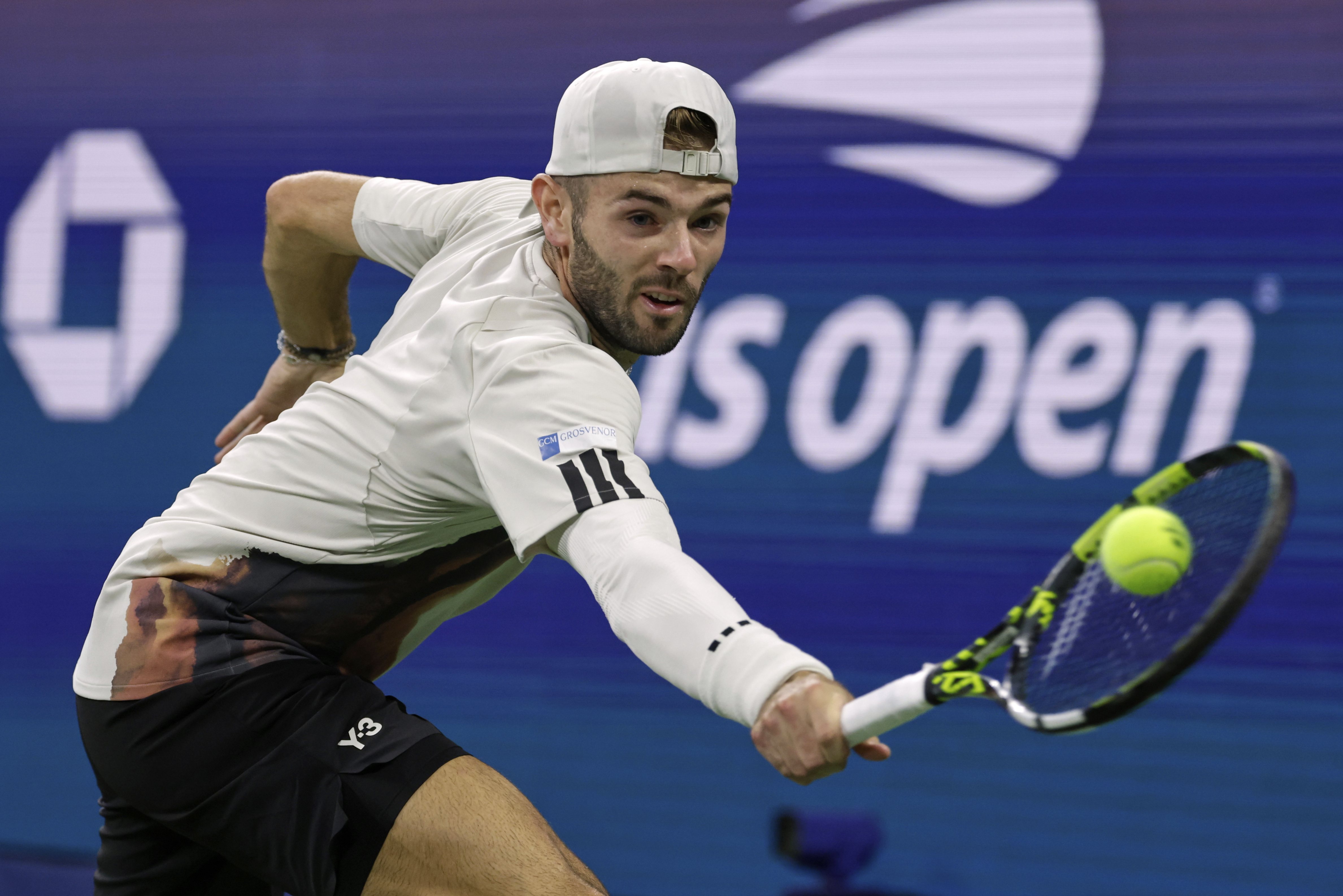 关于世界网球队轻取德国网球队，兹维列夫统治全场的信息