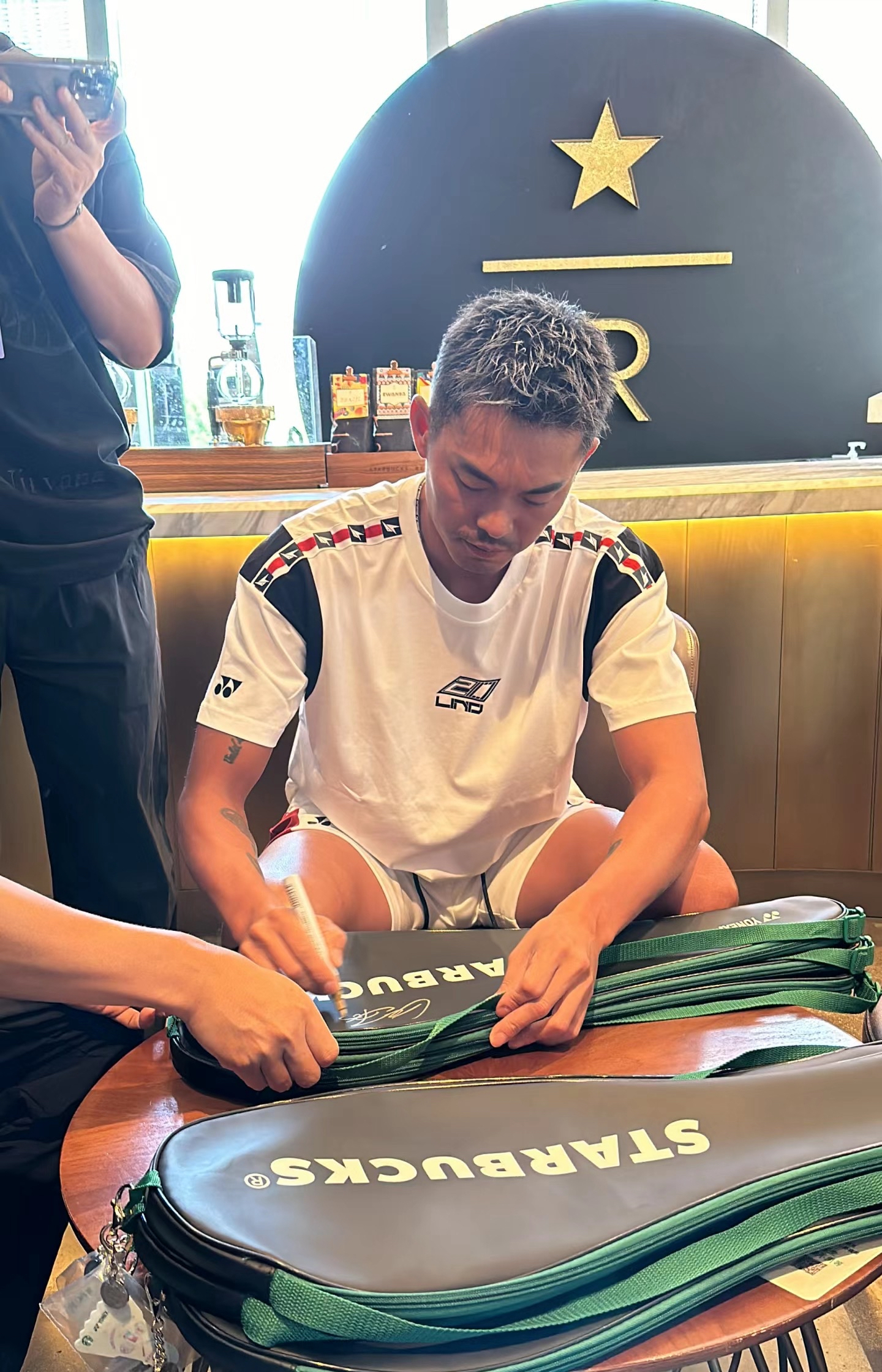 包含法国羽毛球队力克泰国羽毛球队，林丹送出助攻的词条