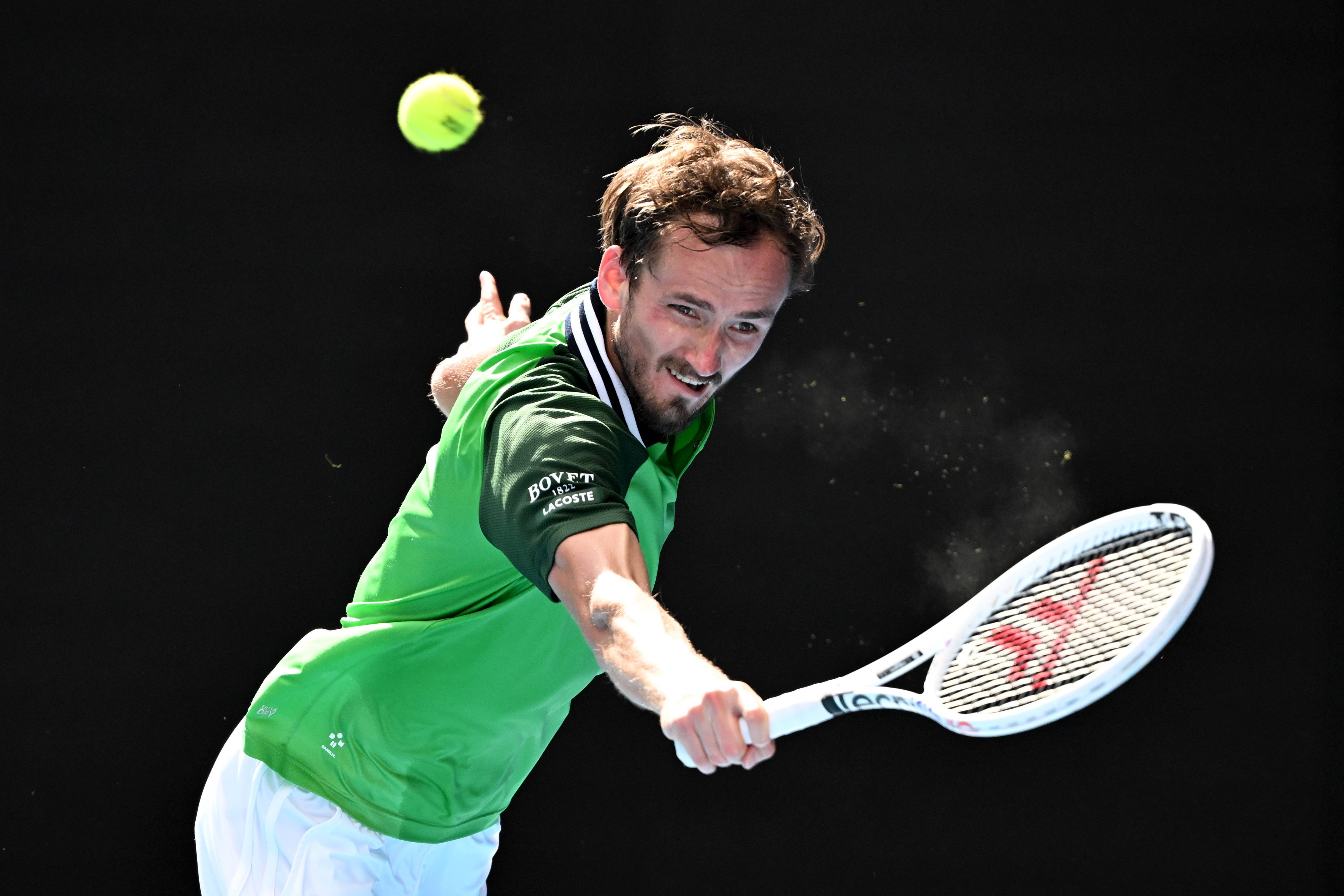 包含日本网球队险胜德国网球队，梅德韦杰夫关键制胜的词条