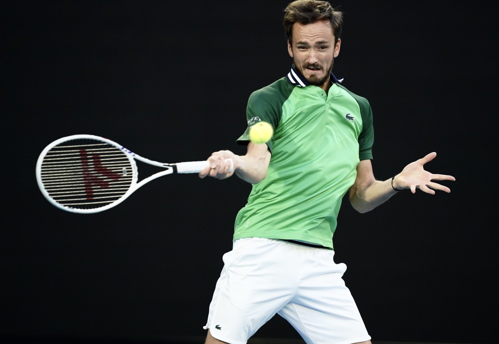 包含日本网球队险胜德国网球队，梅德韦杰夫关键制胜的词条