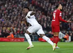 包含利物浦轻取勒沃库森，维尼修斯完成帽子戏法的词条