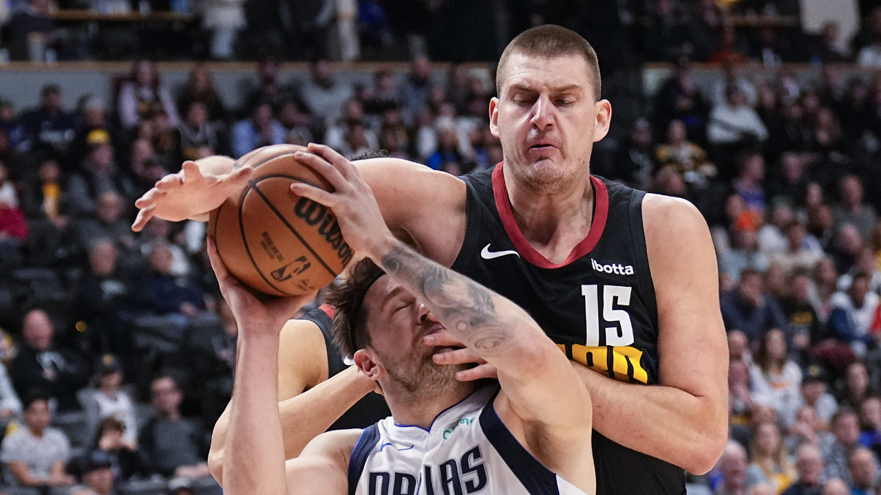 独行侠强势掘金,特雷杨三分雨点燃全场 独行侠强势掘金,特雷杨三分雨点燃全场