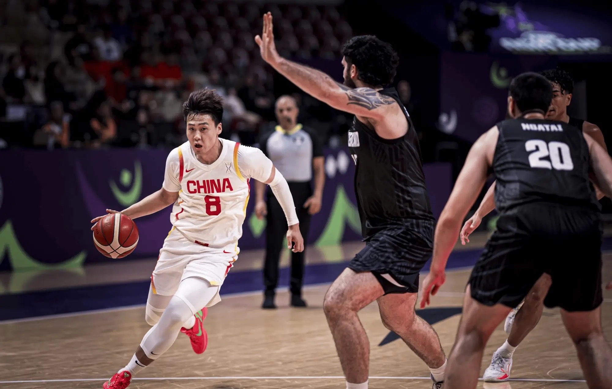 包含一场CBA比赛点燃了全场气氛的词条