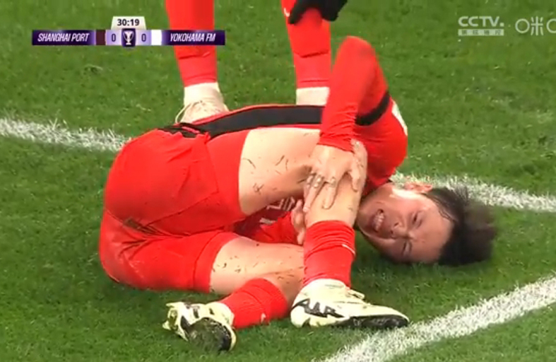 包含中东亚球员拼尽全力，却无奈落败的词条